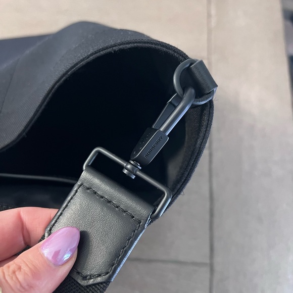 Almost New Burberry Horseferry Black Canvas Tote with Removable Shoulder Strap - Picture 9 of 9